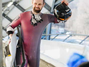 SIGULDĀ NOSKAIDROTI VETERĀNU SACENSĪBU UZVARĒTĀJI KAMANIŅU SPORTĀ