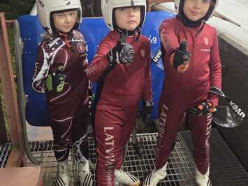 No pieredzes līdz nākotnes čempioniem – Ulbrokā veidojas jaunā kamaniņu sporta paaudze