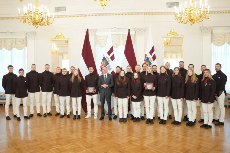 LATVIJAS KAMANIŅU SPORTISTI GODINĀTI RĪGAS PILĪ